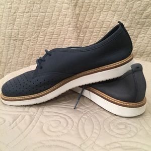 Clarks NWT never worn navy loafers